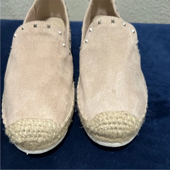 Women’s Marc Fisher Light Pink Faux Suede Studded Espadrilles Size 7 1/2 - Picture 2 of 8